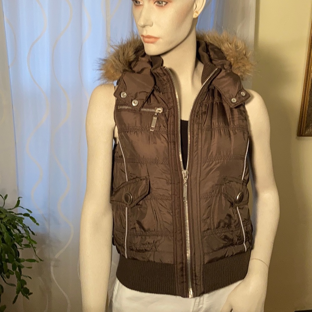 MOSSIMO SUPPLY CO. Puffer Vest